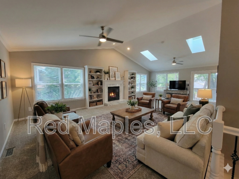 Lake Saint Louis House: 332 Villa Drive