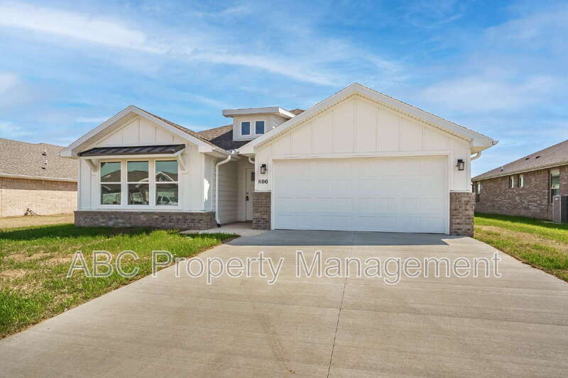 Pea Ridge House: 800 Lewis St.