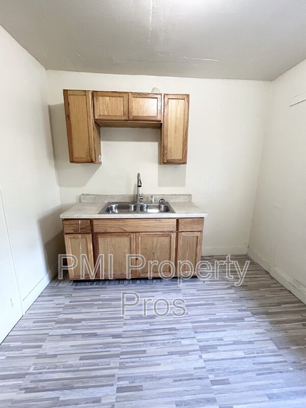 Milwaukee Condo: 3112 N 38th St