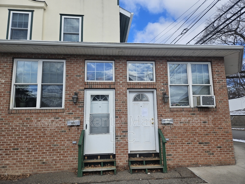 Plymouth Condo: 283 East Main Street - APT 2