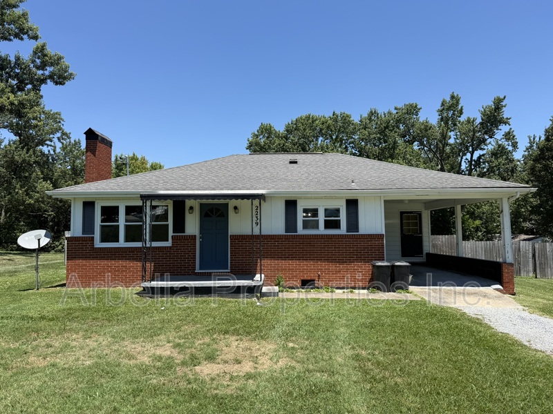 Greeneville House: 2239 Buckingham Rd