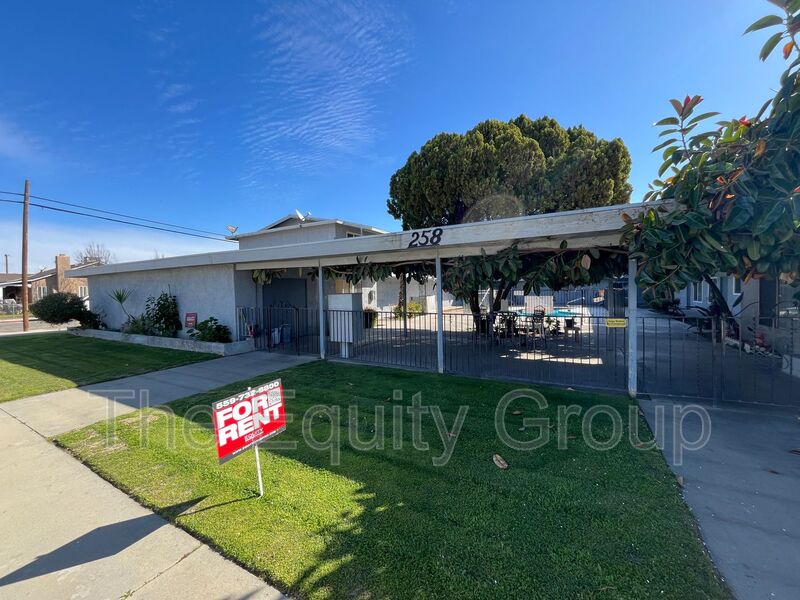 Porterville Condo: 258 N G St