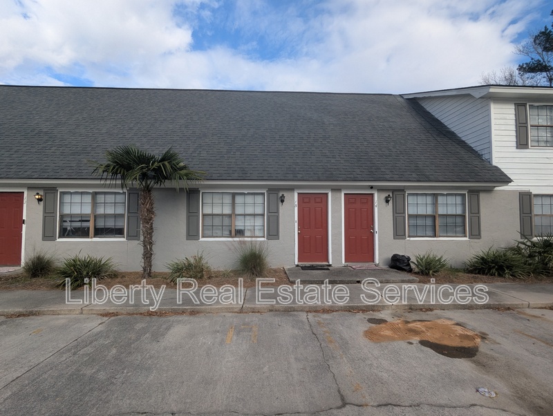 Richmond Hill Condo: 79 Ivey St