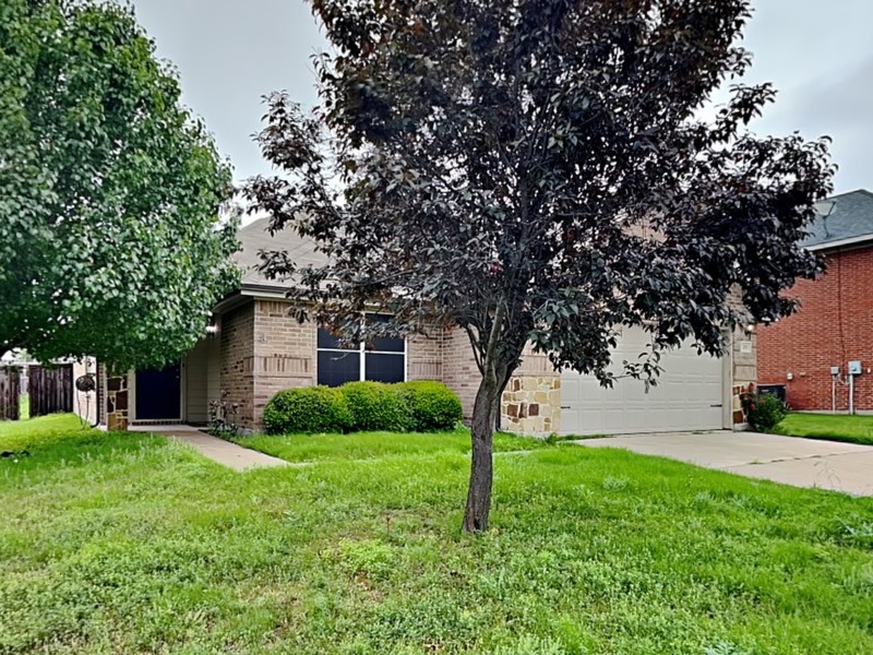 Waxahachie House: 219 Stable Dr