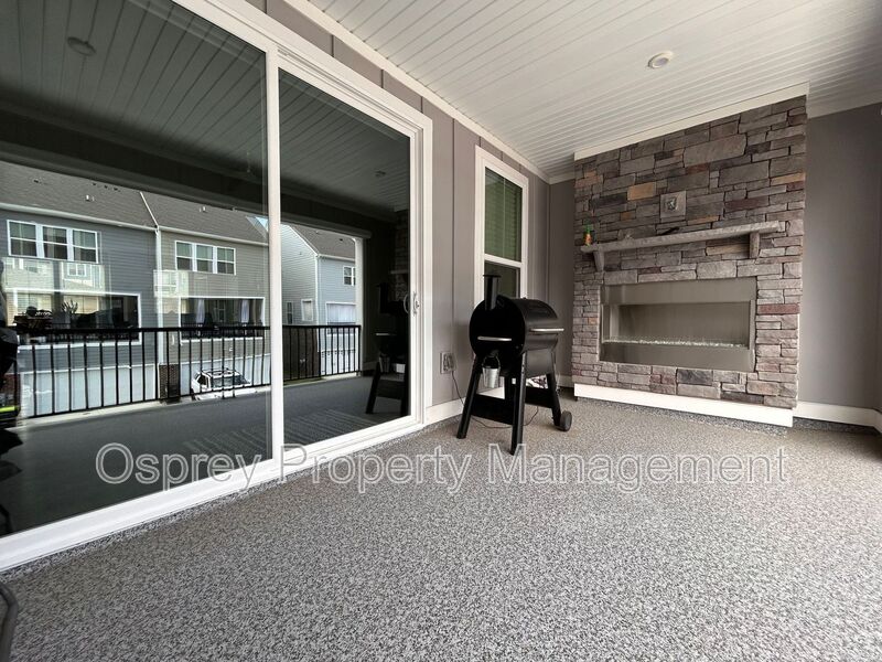 Spacious 4-Bedroom Townhome with Garage & Prime Suffolk Location!