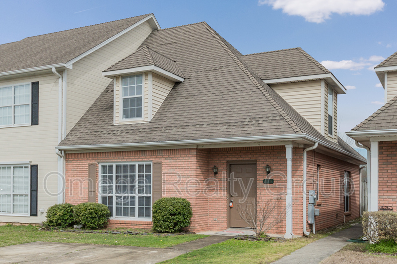 Helena House: 1434 Amberley Woods Cv