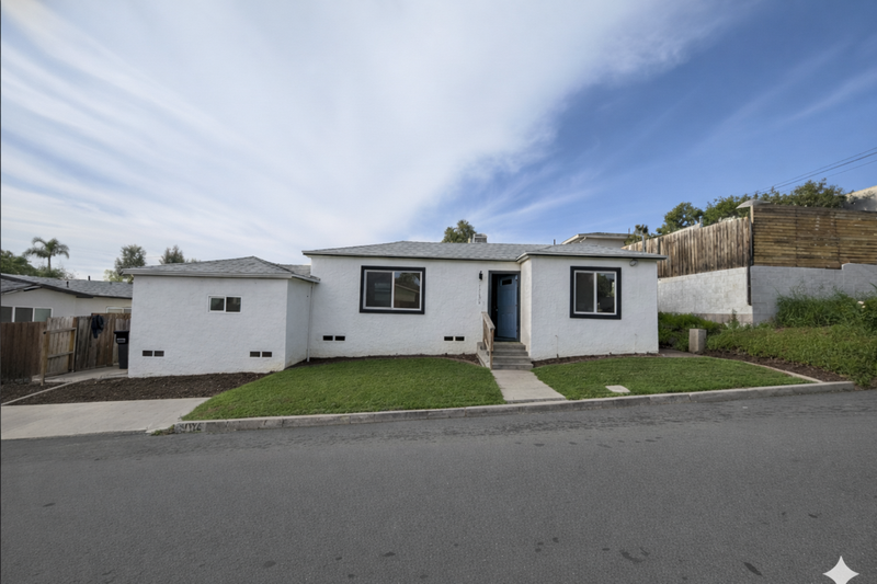 San Diego House: 2162 Flintridge