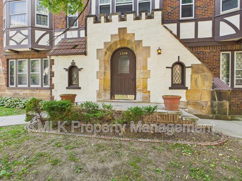 Lakewood Condo: 1346 Kenilworth Ave