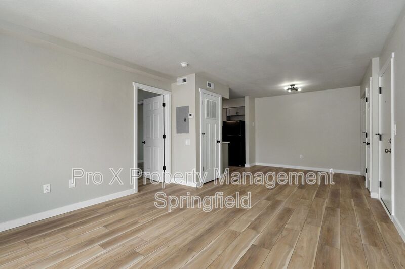 Springfield House: 2213 East Macs Court - 7