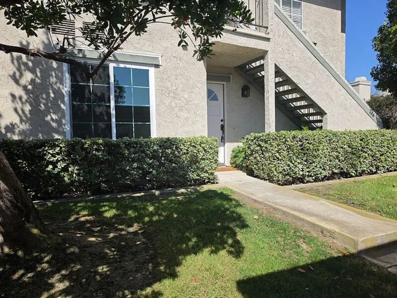 Irvine House: 22 Columbia