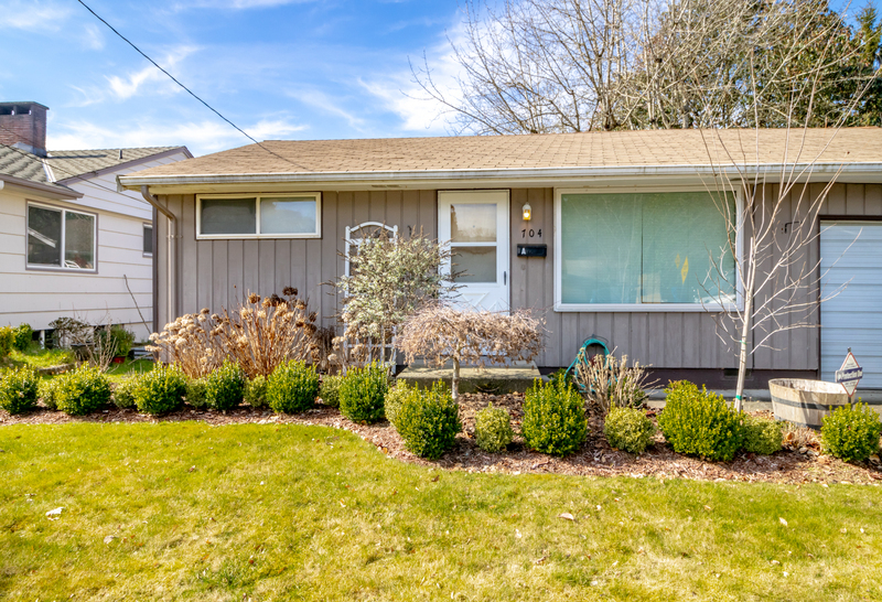 Puyallup House: 704 4th St. NE