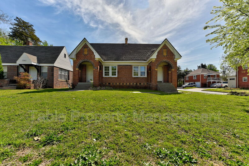 Request a Viewing for 1502 North Drexel Boulevard Tenant Turner