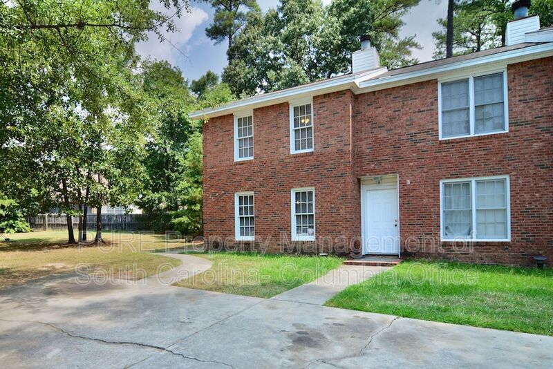 Columbia House: 121 Manorwood Ct