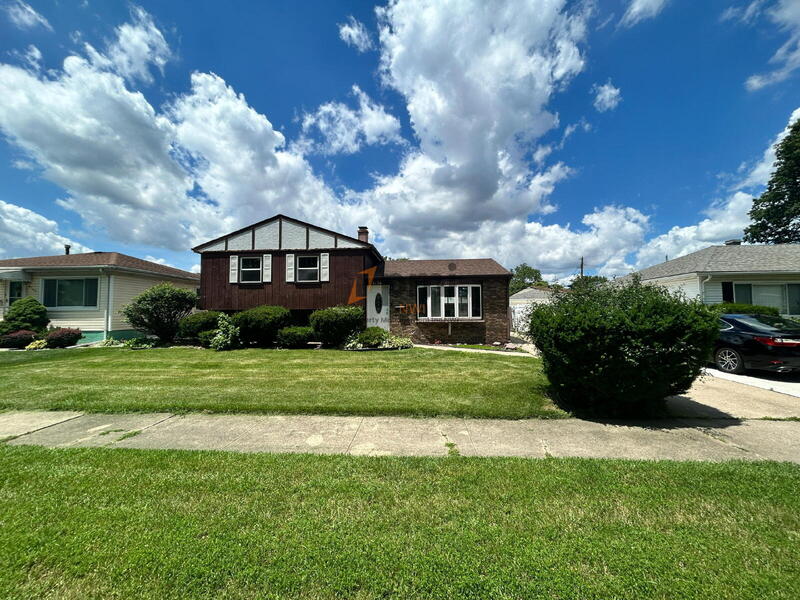 Highland House: 8136 Grace Pl