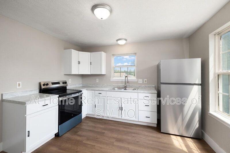Springfield Condo: 709 S Nettleton Ave