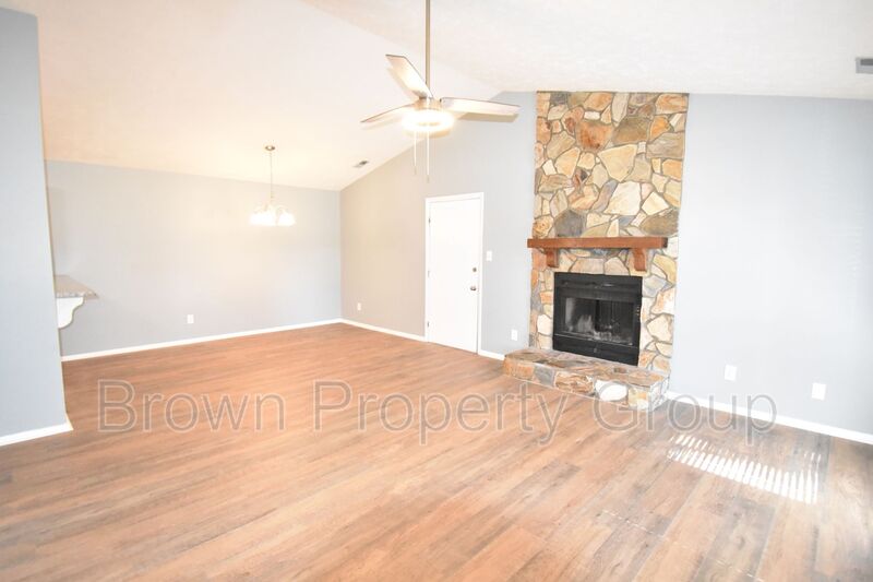 Fayetteville House: 1909 Tryon Dr
