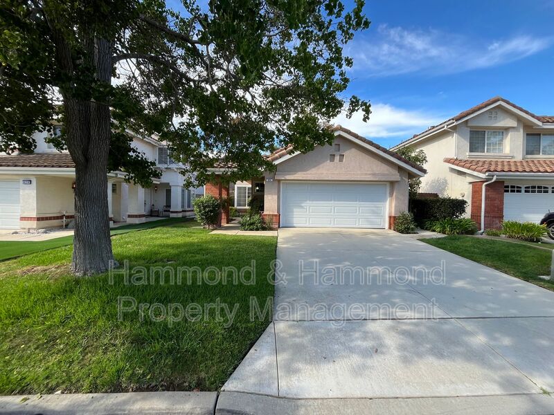 Simi Valley House: 634 Twin Peaks Ave.