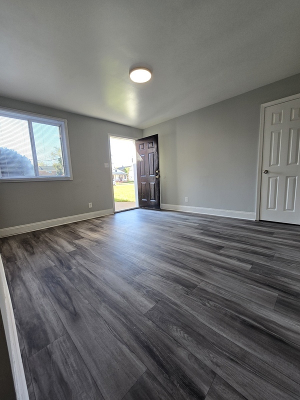 Richmond Condo: 2108 Phaup St
