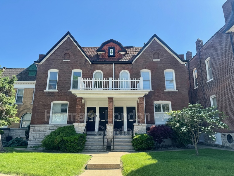 Saint Louis Condo: 4738 Olive St