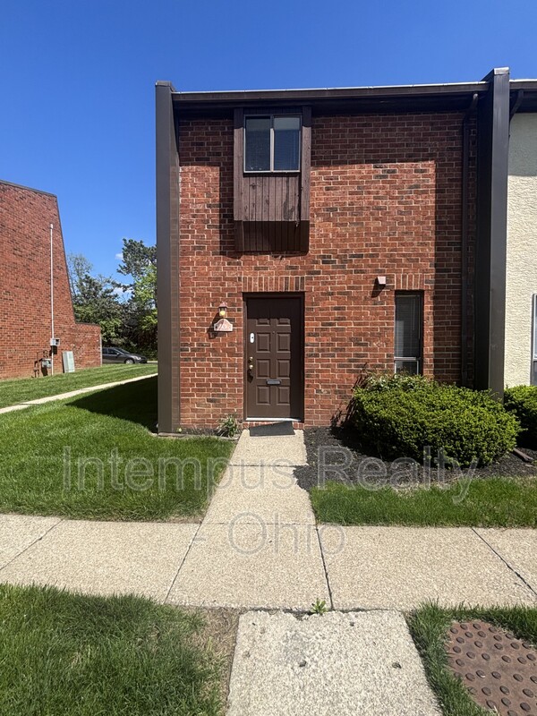 Westerville Condo: 10 King Arthur Ct
