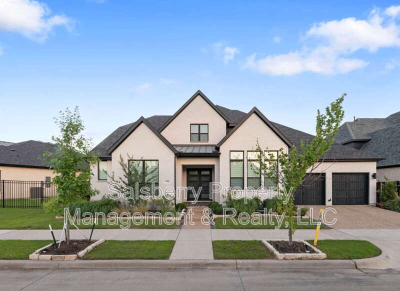 Arlington House: 1790 Coopers Hawk Drive