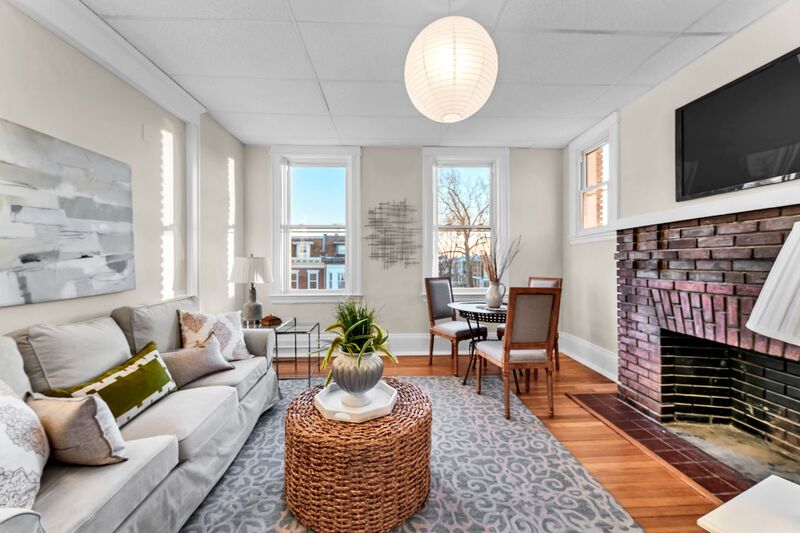 Balttimore Condo: 300 E. 30th St