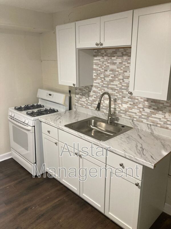 Lorain House: 944 S. Central Drive