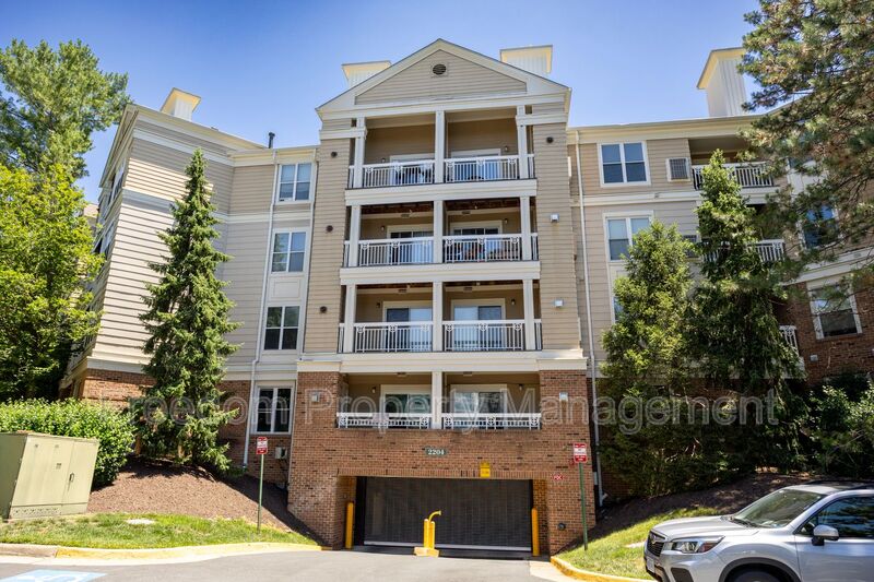 Herndon Condo: 2204 Westcourt Ln