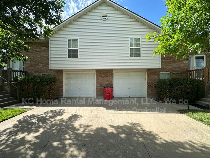 Blue Springs House: 709 SE Drew Ct