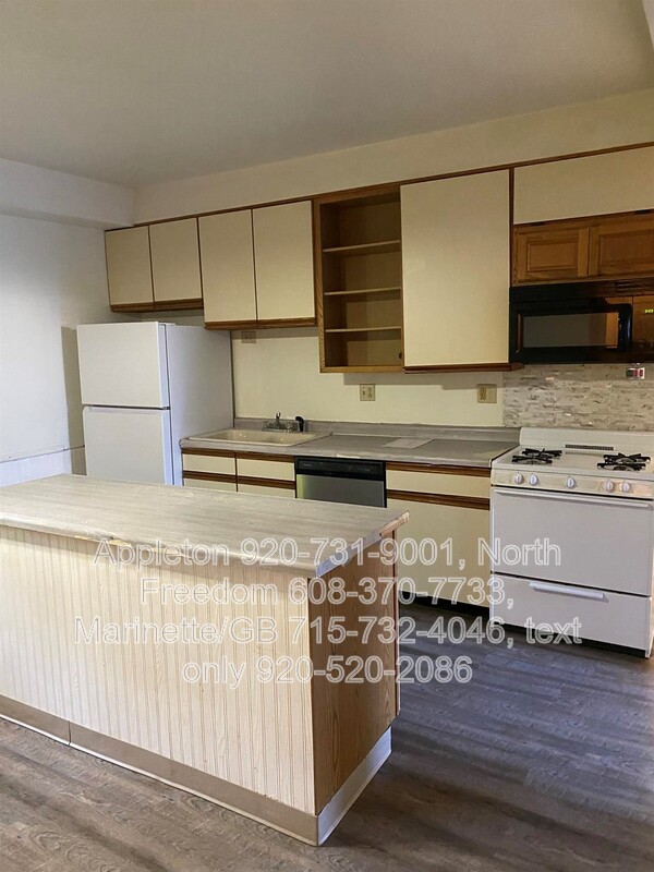 North Freedom Condo: S7559 US 12 E9 & E10