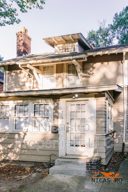 Columbus House: 2097 Summit Street