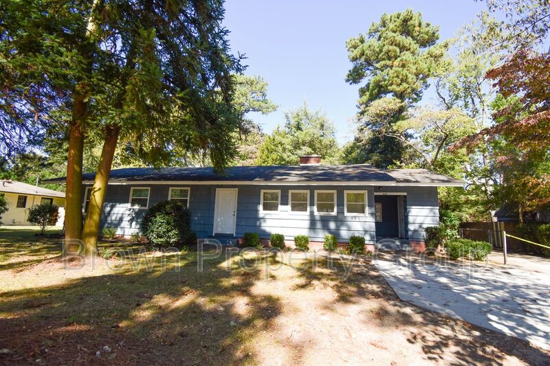 Fayetteville House: 3022 Cliffdale Rd