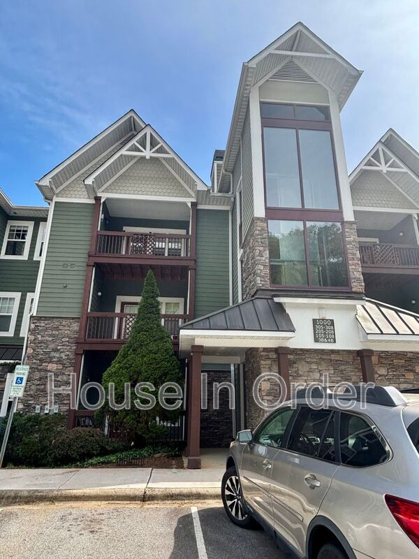 Asheville House: 1000 Olde Eastwood Village