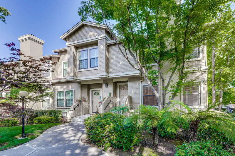 Sunnyvale Townhome: 947 La Mesa Terrace