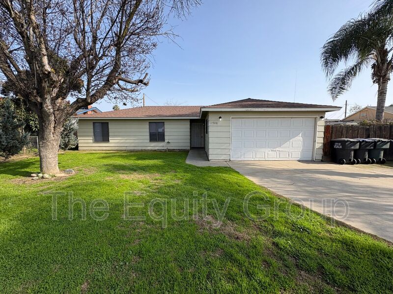 Visalia House: 1546 North Oak Park Street