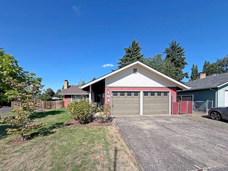 Eugene House: 184 Lynnbrook Dr