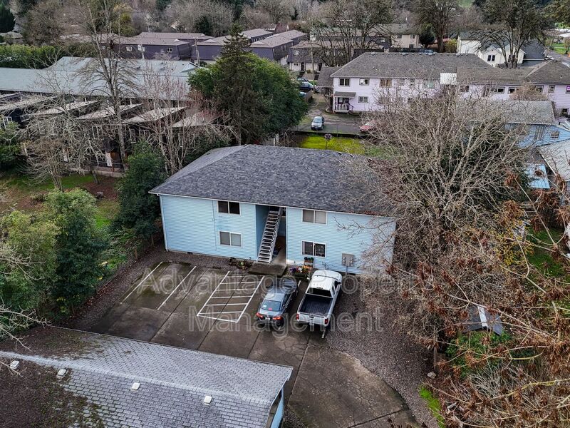 MONMOUTH House: 240 S MONMOUTH AVE