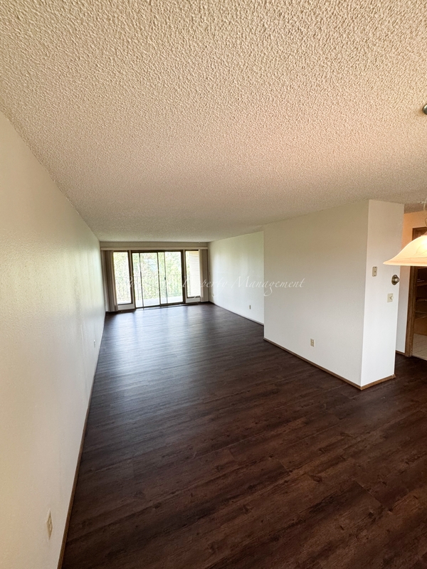 Lynden Condo: 403 La Villa Drive