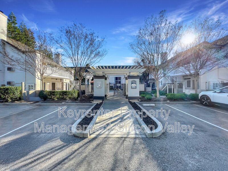 San Jose House: 2968 Moorpark Ave