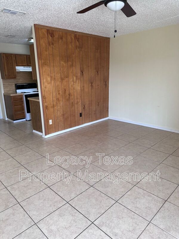 CLEBURNE House: 1412 C COURTNEY PL