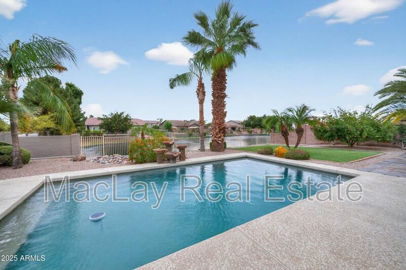 Chandler House: 527 E Tonto Dr