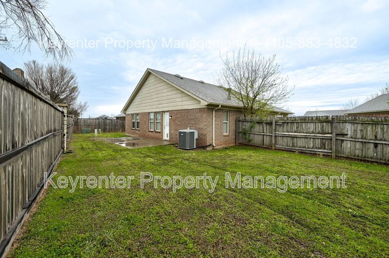 Yukon House: 13313 SW 2nd Ter