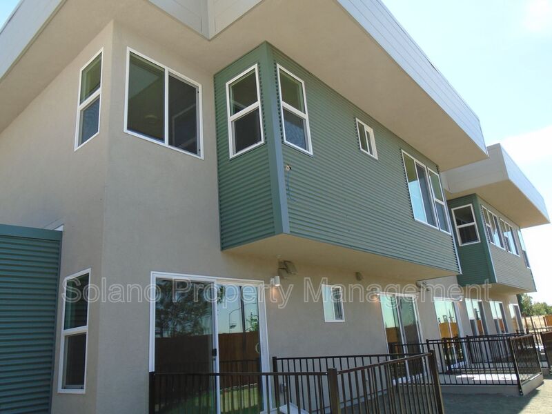 Vallejo House: 2401 Broadway Street