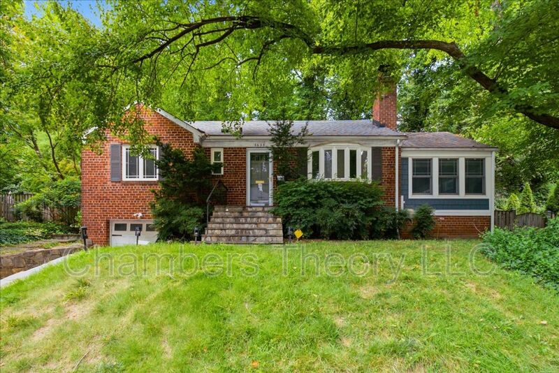 Arlington House: 3635 Vacation Ln