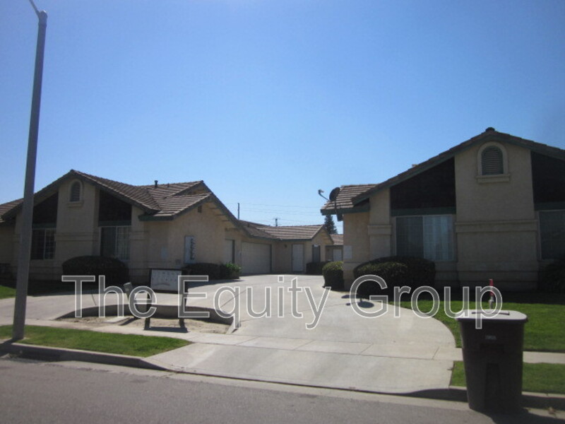 Tulare House: 975 East Lynora