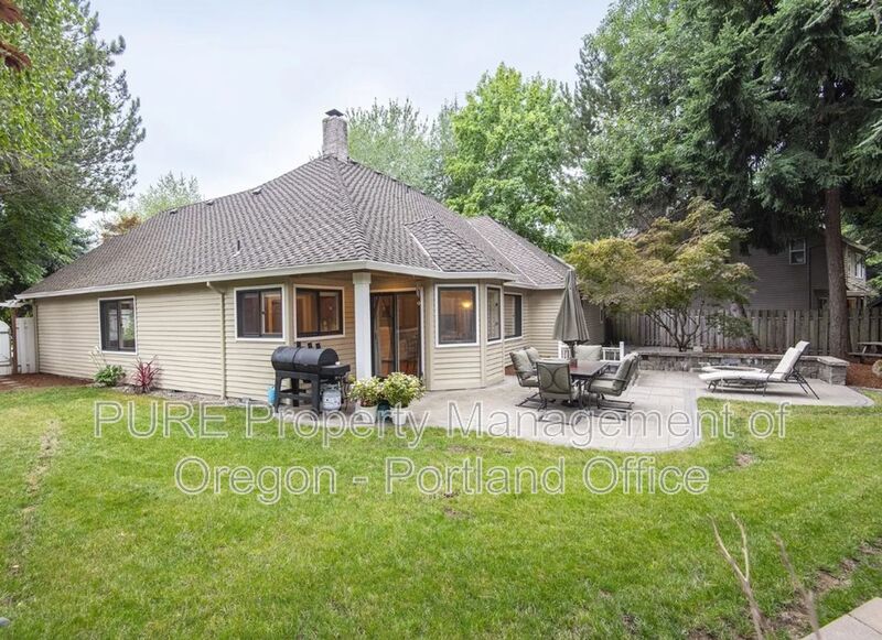 Lake Oswego House: 13978 Westcott Ct