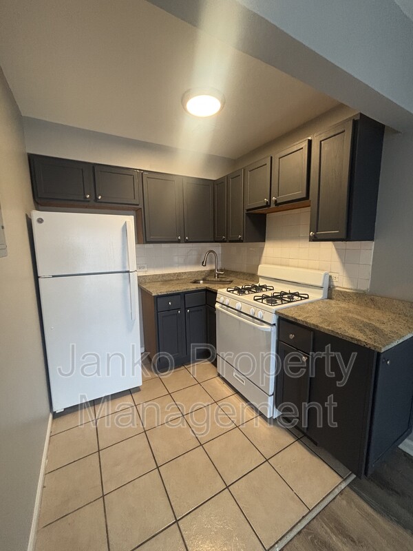 South Chicago Heights Condo: 3333 Commercial Ave