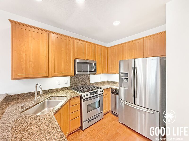 Garden Grove House: 12668 Chapman Ave
