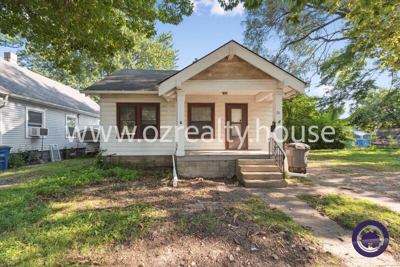 Toledo House: 24 Tyler St