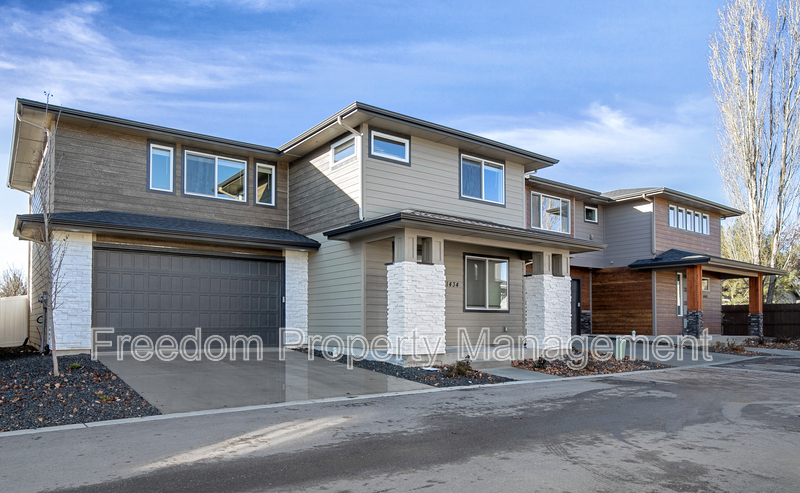 Meridian House: 1446 East Star Drive